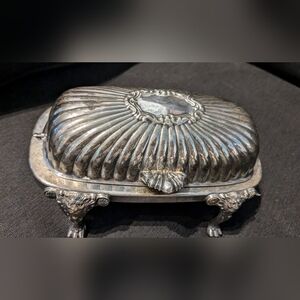 Vintage 1950 F.B.Rogers Silver Co. Rolling Hinged Lion Foote Butter Dish